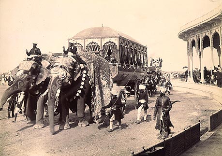 The_Delhi_Durbar_elephant_carriage_of_the_Maharaja_of_Rewa_at_the_Retainers_Review